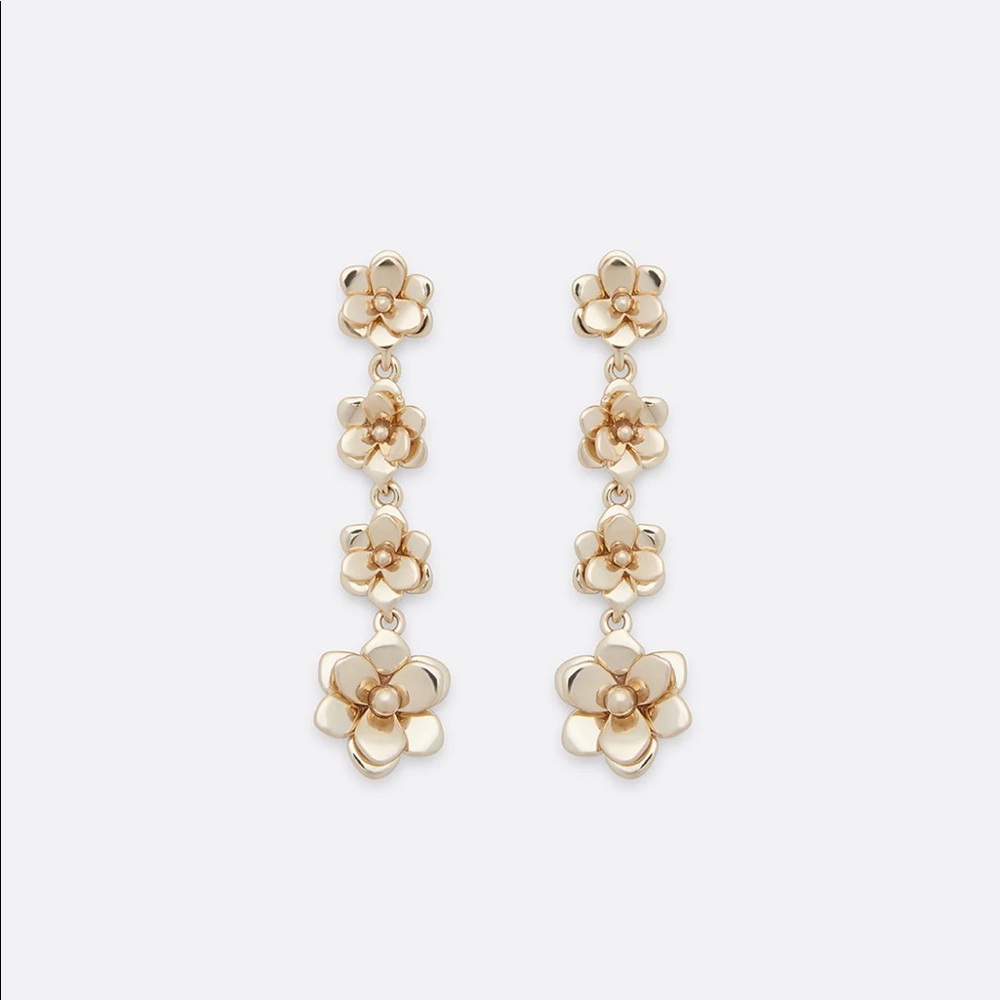 🌼⭐️Draper James tiered magnolia drop earrings. NWOT⭐️🌼